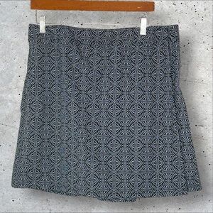 Rip Skirt Hawaii Women’s Large‎ Black & White Print Hook n Loop adjustable